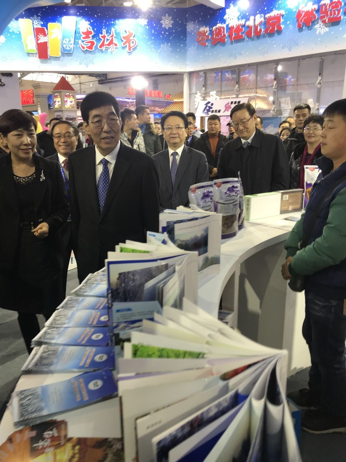 省、市领导到蛟河展台