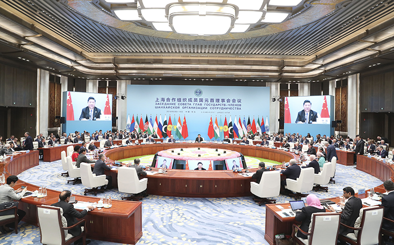 6月10日，上海合作组织成员国元首理事会第十八次会议在青岛国际会议中心举行。国家主席习近平主持会议并发表重要讲话。