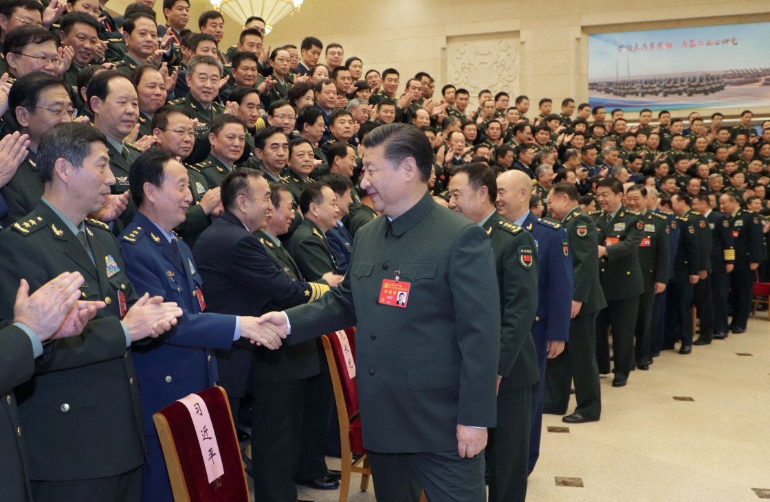 10月26日，中共中央总书记、国家主席、中央军委主席习近平出席在京召开的军队领导干部会议并发表重要讲话。这是会议召开前，习近平亲切会见出席党的十九大的解放军和武警部队全体代表、特邀代表、列席人员。
